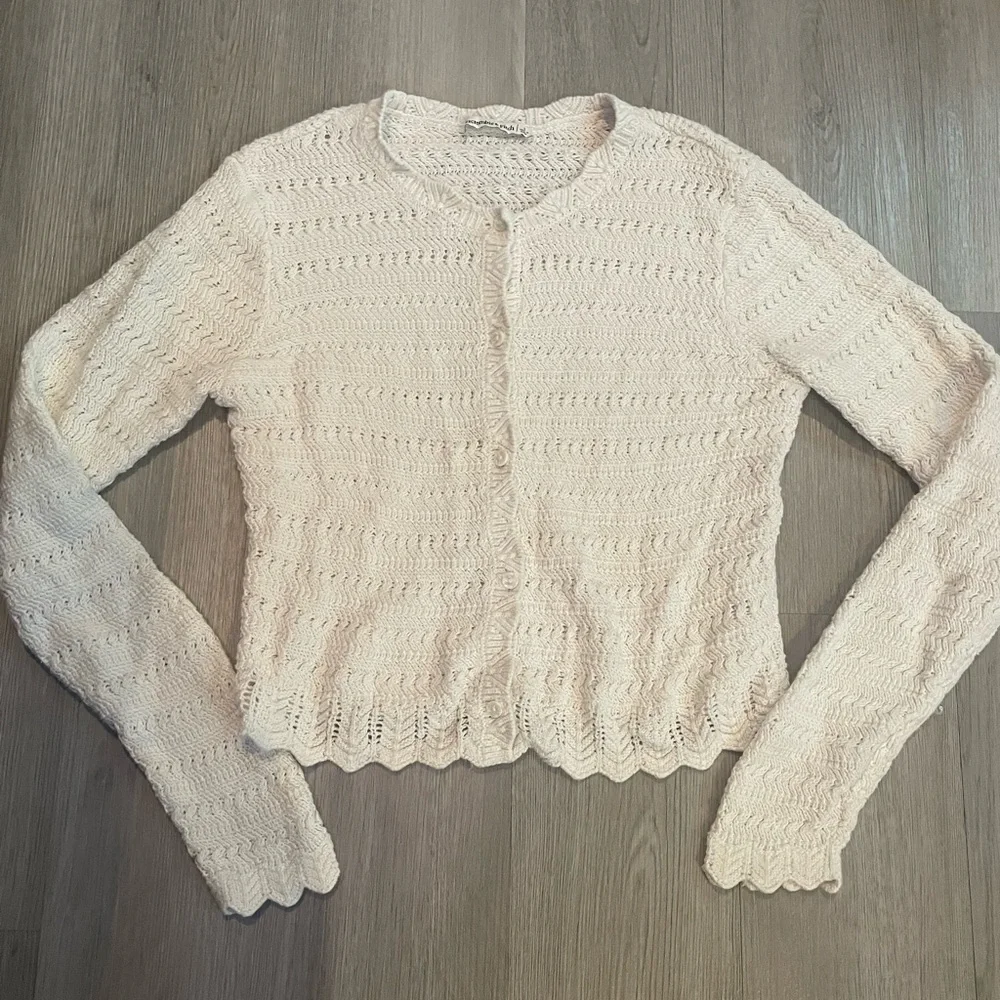 Abercrombie & Fitch Ivory Cream Scalloped Hem Knit Cotton Cardigan size Small - Picture 2 of 8